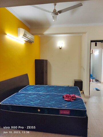 Bedroom in 2 BHK Builder Floor at DLF Oakwood Estate, Dlf Phase ii – for Rent