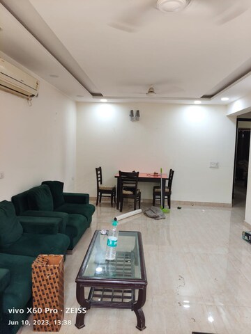 Living Room in 2 BHK Builder Floor at DLF Oakwood Estate, Dlf Phase ii – for Rent