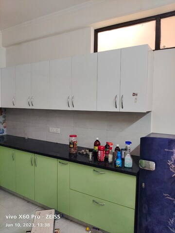 Kitchen in 2 BHK Builder Floor at DLF Oakwood Estate, Dlf Phase ii – for Rent