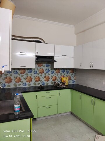 Kitchen in 2 BHK Builder Floor at DLF Oakwood Estate, Dlf Phase ii – for Rent