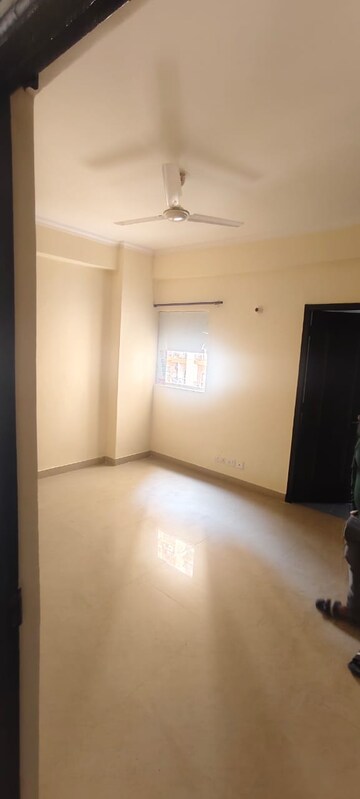 Room in 3 BHK Apartment at Dasnac The Jewel, Sector 75 – for Rent