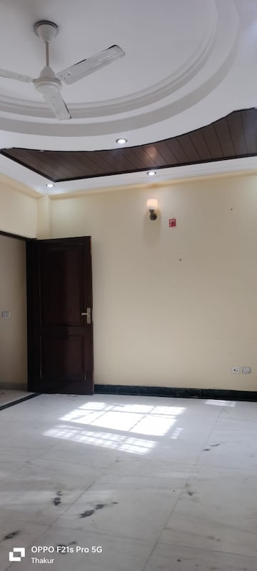 Room in 4 BHK Apartment at Supertech Cape Town, Sector 74 – for Rent