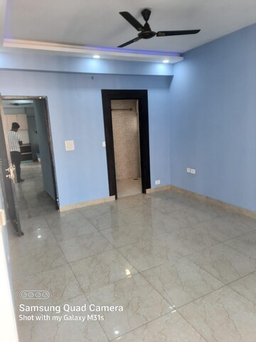 Room in 4 BHK Apartment at Supertech Cape Town, Sector 74 – for Rent