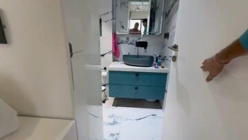 Bathroom in 4 BHK Apartment at Andheri West – for Rent