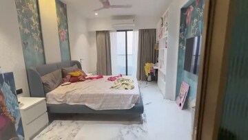 Bedroom in 4 BHK Apartment at Andheri West – for Rent