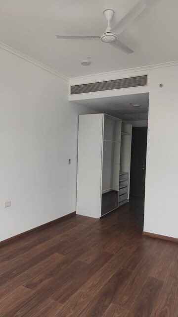 Room in 4 BHK Apartment at Bombay Realty Island City Center, Dadar East – for Rent
