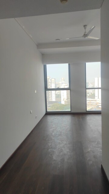 Room in 4 BHK Apartment at Bombay Realty Island City Center, Dadar East – for Rent