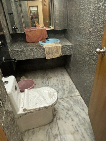 Bathroom in 2.5 BHK Apartment at Mahindra Heights, Tardeo – for Rent