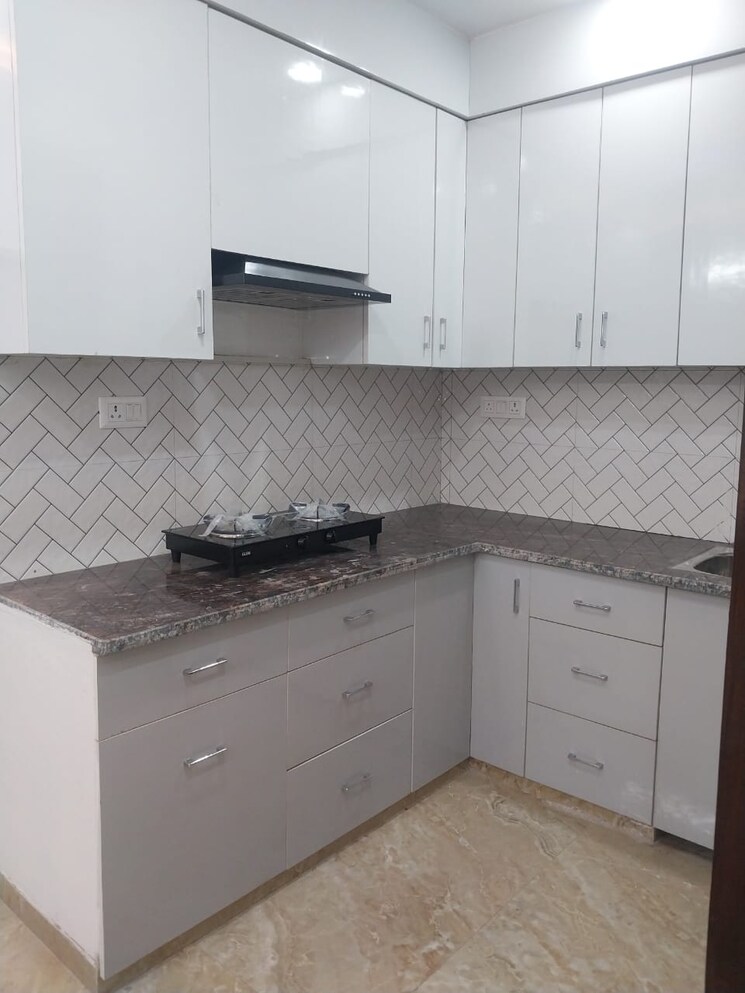 Kitchen, paschim vihar 2.5 Bedroom 84 Sq.Yd. Builder Floor In Paschim Vihar Delhi 8029723