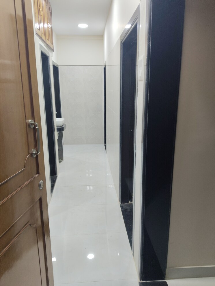 Bathroom, vashi sector 4 3.5 Bedroom 2000 Sq.Ft. Apartment In Vashi Sector 4 Navi Mumbai 8029733