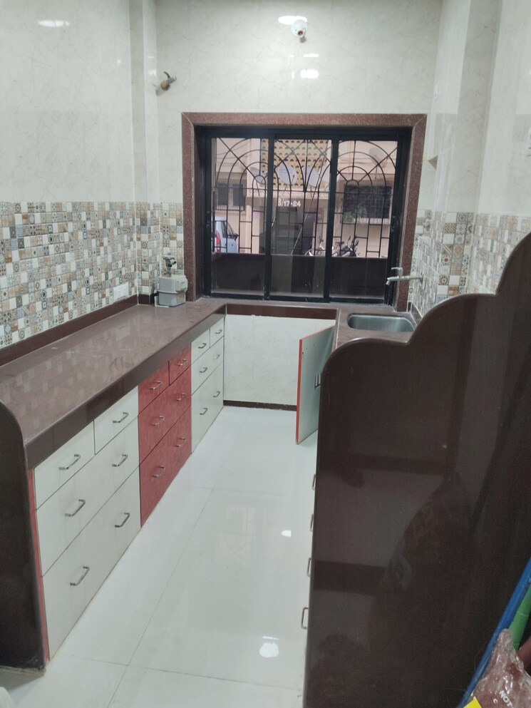 Kitchen, vashi sector 4 3.5 Bedroom 2000 Sq.Ft. Apartment In Vashi Sector 4 Navi Mumbai 8029733