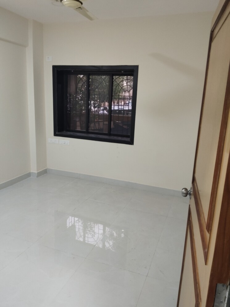Room, vashi sector 4 3.5 Bedroom 2000 Sq.Ft. Apartment In Vashi Sector 4 Navi Mumbai 8029733
