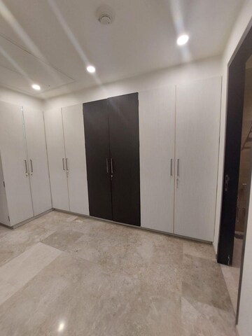 Room in 3 BHK Apartment at Indiabulls Sky, Lower Parel – for Rent