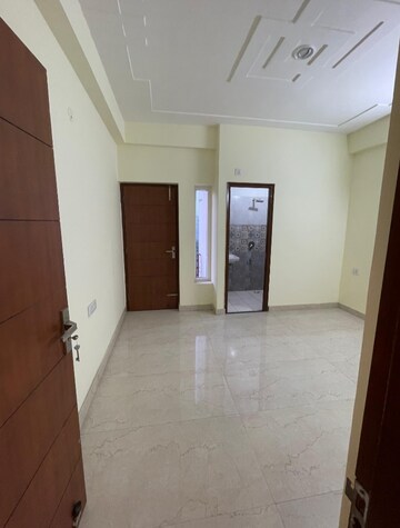 Room in 3 BHK Builder Floor at Dehrakhas – for Rent