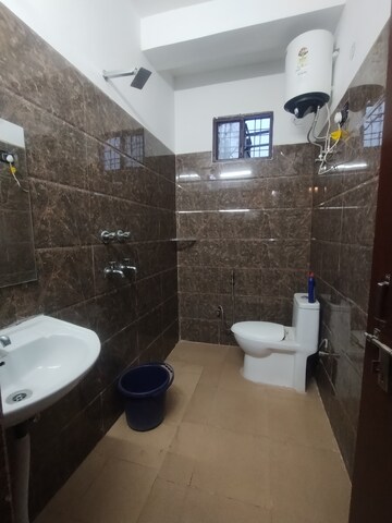 Master Bedroom in 1 BHK Builder Floor at Ameya One, Sector 42 – for Rent