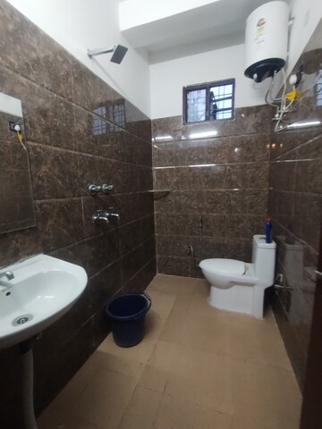 Master Bedroom in 1 BHK Builder Floor at Ameya One, Sector 42 – for Rent