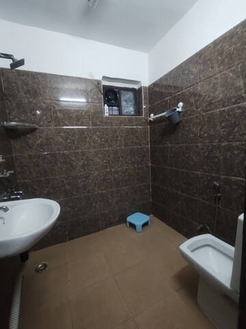 Furnished Amenities in 1 BHK Builder Floor at Ameya One, Sector 42 – for Rent