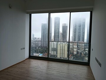 Room in 4 BHK Apartment at Rustomjee Crown, Prabhadevi – for Rent