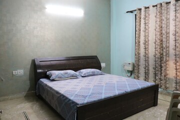 Bedroom in 3 BHK Builder Floor at SS Mayfield Gardens, Sector 51 – for Rent