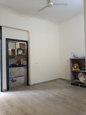 Room in 5 BHK Independent House at Sector 39 – for Rent