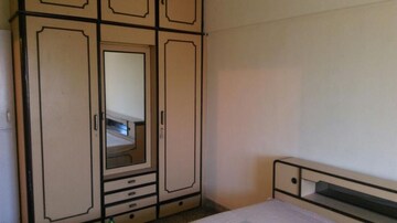 Room in 3 BHK Apartment at Parsian CHS, Andheri West – for Rent