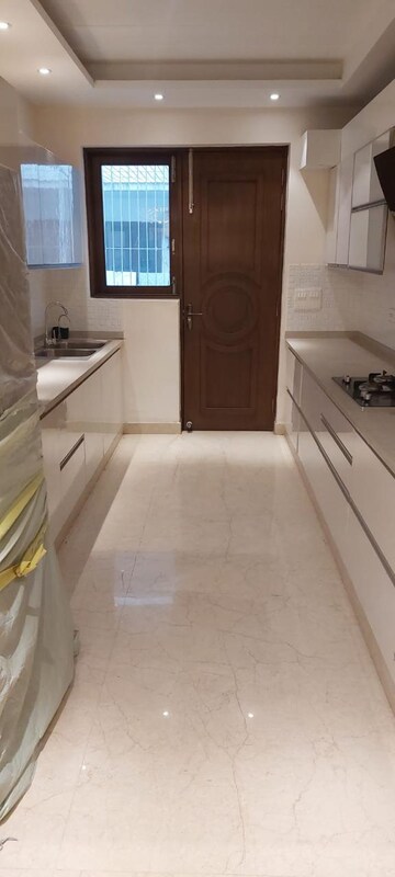 Balcony in 3 BHK Builder Floor at Unitech South City II, Sector 50 – for Rent