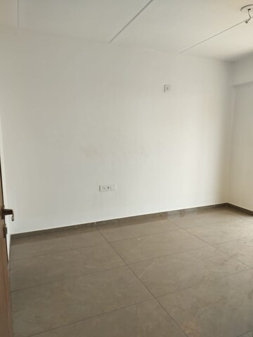 Room in 3 BHK Apartment at Ganesh Malabar County, Near Nirma University On Sg Highway – for Rent