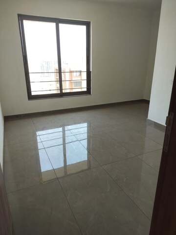 Room in 3 BHK Apartment at Ganesh Malabar County, Near Nirma University On Sg Highway – for Rent