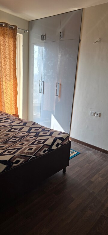 Furnished Amenities in 2 BHK Apartment at BPTP Discovery Park, Sector 80 – for Rent