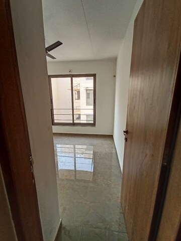 Room in 3 BHK Apartment at Near Vaishno Devi Circle On Sg Highway – for Rent
