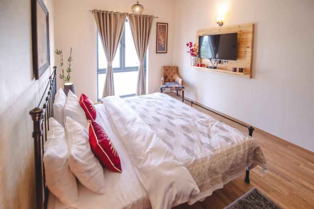 3.5 BHK + Servant Room Apartment For Sale in Puri Diplomatic Residences