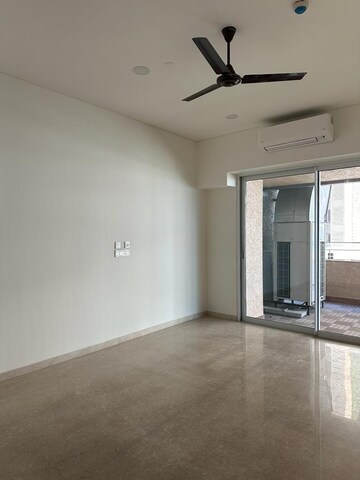 Room in 3 BHK Apartment at Lokhandwala Minerva Mahalaxmi, Mahalaxmi – for Rent