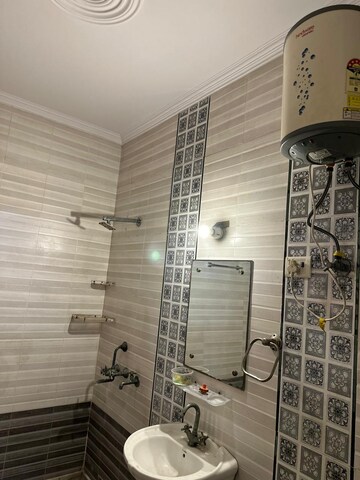 Bathroom in 3 BHK Villa at Sector 39 – for Rent