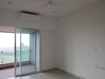 Room in 3 BHK Apartment at Lokhandwala Minerva Mahalaxmi, Mahalaxmi – for Rent