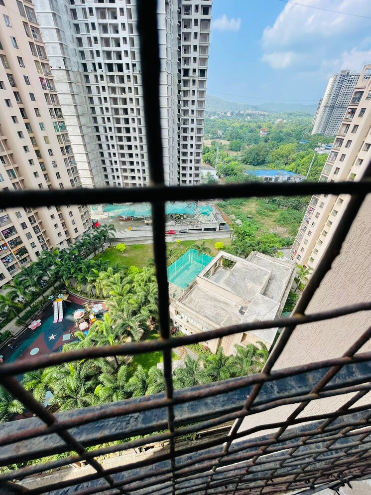 Balcony, kapur bawdi 2 Bedroom 680 Sq.Ft. Apartment In Kapur Bawdi Thane 8029997