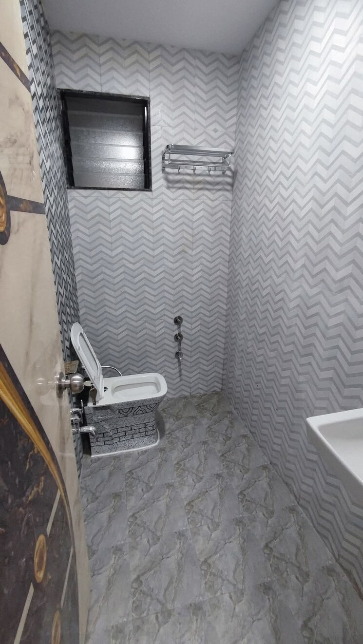 Bathroom, jahangirabad 4 Bedroom 658 Sq.Ft. Independent House In Jahangirabad Surat 8030015