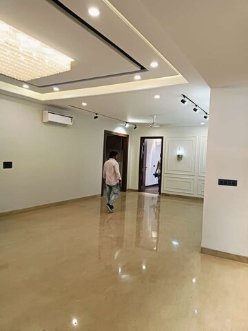 Building Lobby in 4 BHK Villa at Sushant Lok 3, Sector 57 – for Rent