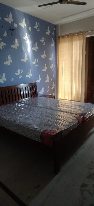 Bedroom in 3 BHK Builder Floor at SAS Tower, Sector 38 – for Rent