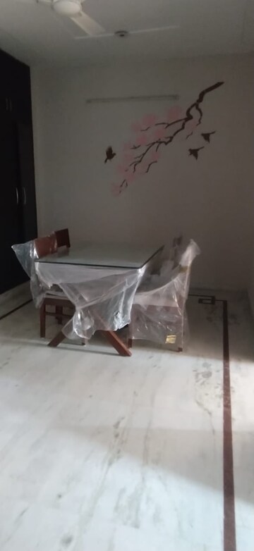 Master Bedroom in 3 BHK Builder Floor at SAS Tower, Sector 38 – for Rent