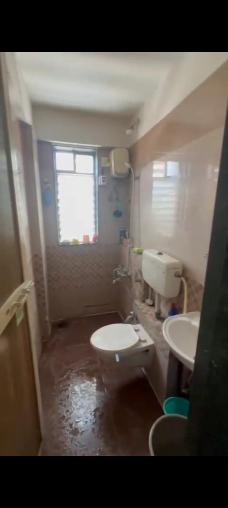 Bathroom, dadar west 1 Bedroom 372 Sq.Ft. Apartment In Dadar West Mumbai 8030207