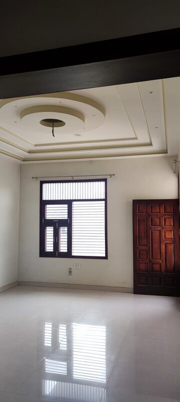 Room in 2.5 BHK Builder Floor at Sant Nagar – for Rent