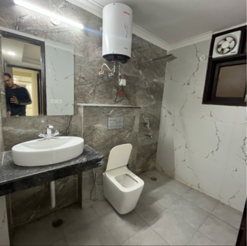 Team Area in 2 BHK Builder Floor at Khirki Extension – for Rent