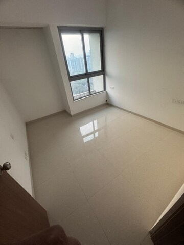 Room in 2.5 BHK Apartment at Piramal Vaikunth, Balkum Pada – for Rent