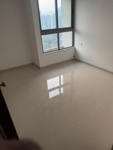 Room in 2.5 BHK Apartment at Piramal Vaikunth, Balkum Pada – for Rent