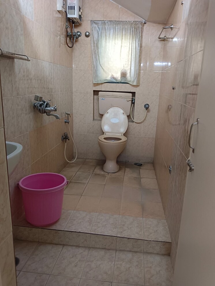 Bathroom, kamana-chs 2 Bedroom 700 Sq.Ft. Apartment In Prabhadevi Mumbai 8030335