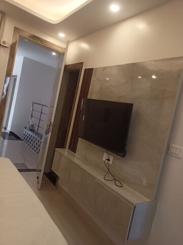 Furnished Amenities in 3 BHK Apartment at Jnu Aravali Apartments, Sector 56 – for Rent
