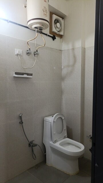 Master Bedroom in 2 BHK Builder Floor at Ansal Plaza Sector-23, Sector 23 – for Rent