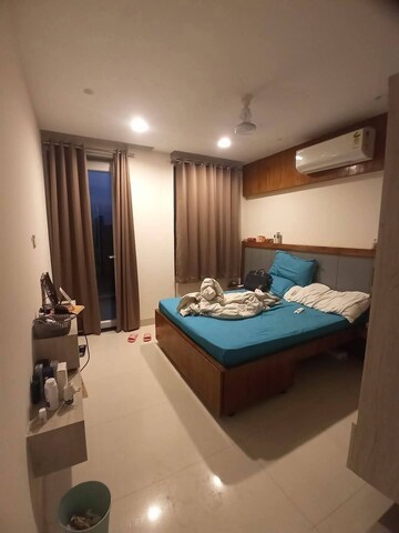 Room in 3 BHK Apartment at Freedom Fighters Enclave – for Rent