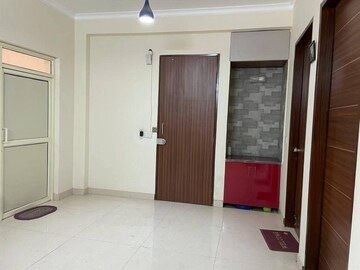 Building Lobby in 2 BHK Builder Floor at Ansal Plaza Sector-23, Sector 23 – for Rent