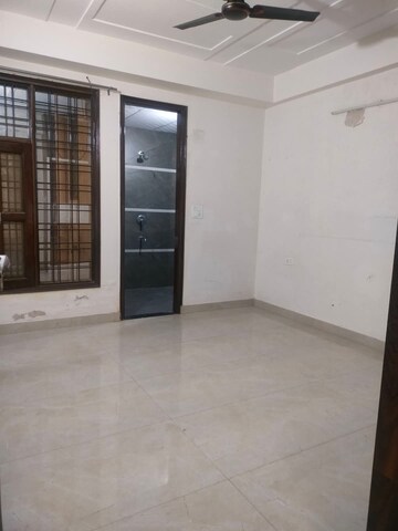 Room in 2 BHK Builder Floor at Ansal Plaza Sector-23, Sector 23 – for Rent